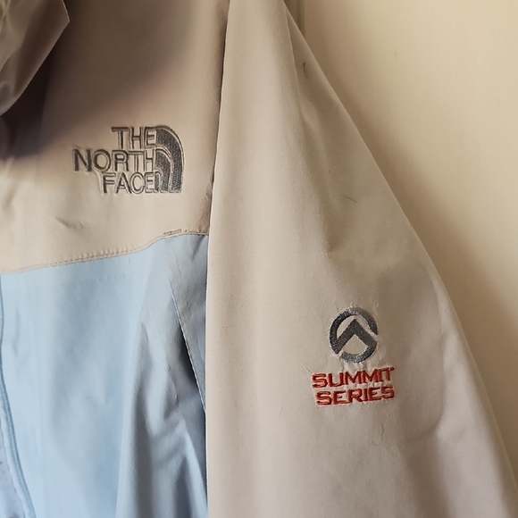 The North Face Women’s Two-Tone Light Blue and Light Gray Ski Jacket Shell - Picture 2 of 6